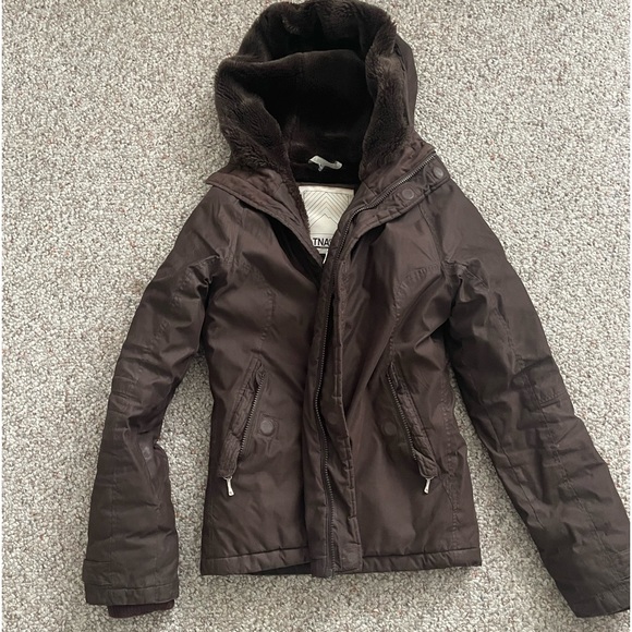 TNA Aritzia XS winter bomber jacket. Soft inside hood/neck. Great condition - Picture 2 of 2